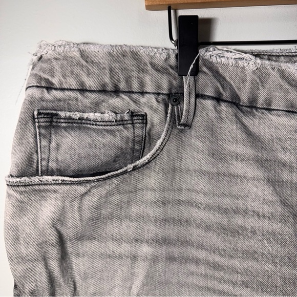 Good American Grey Black Distressed Tapered High Rise Jeans Size 20 - Picture 6 of 13